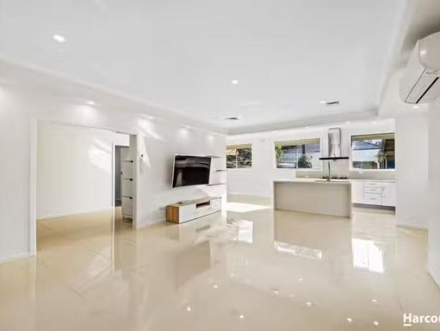 For Rent! 5 BR 36 Parkstone Avenue, PASCOE VALE SOUTH, VIC 304.