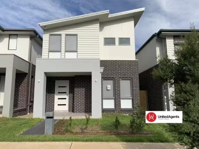 Unique 5 BR 38 Connemara Street, AUSTRAL House for rent Liste.