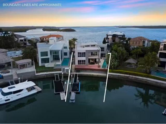 Unique 5 BR 7 Knightsbridge Parade East, SOVEREIGN ISLANDS Hou.