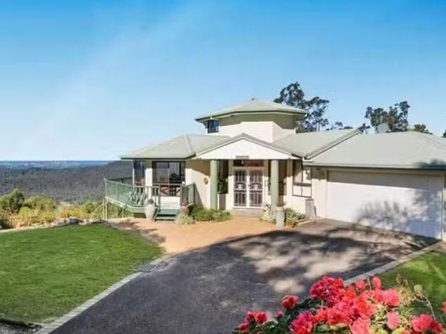 Charming 5 BR 50 Macrozamia Drive, Clagiraba, QLD 4211