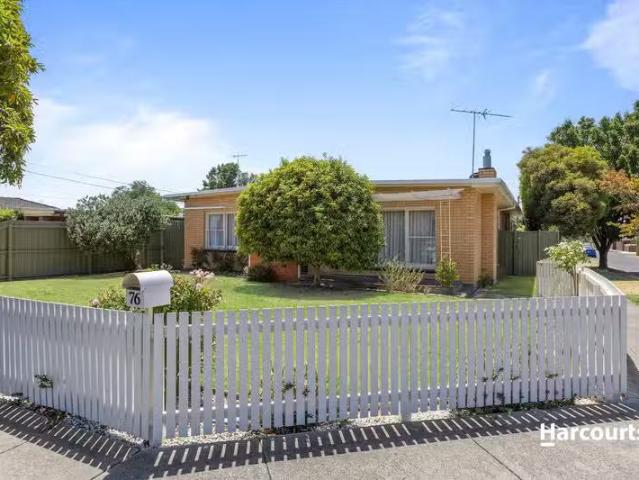 Just in! 5 BR 76 Ruhamah Avenue, Bell Post Hill, VIC 3215 Ho.