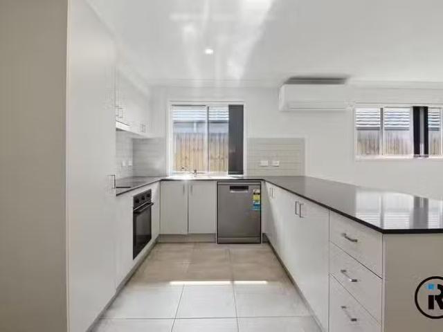Cozy 5 Brooklyn Close, Park Ridge, QLD 4125
