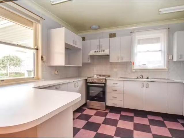 Nice 5 Garema Road, Orange House for rent Listed by Belle Pro.