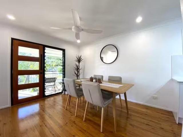 Unique 5 Gidgee Court, Molendinar, QLD 4214