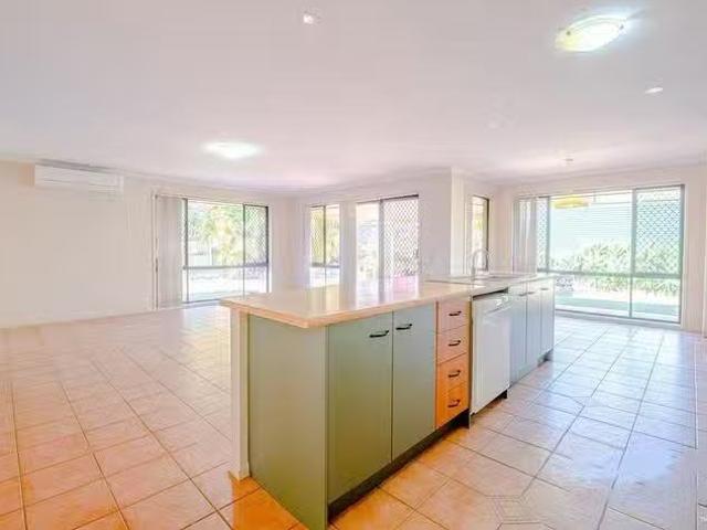 Charming 5 Glenfield Street, Parkinson, QLD 4115