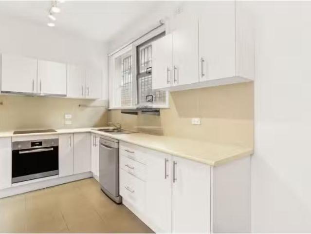 Rental! 5 Grafton Street, Eastlakes House for rent Listed by.