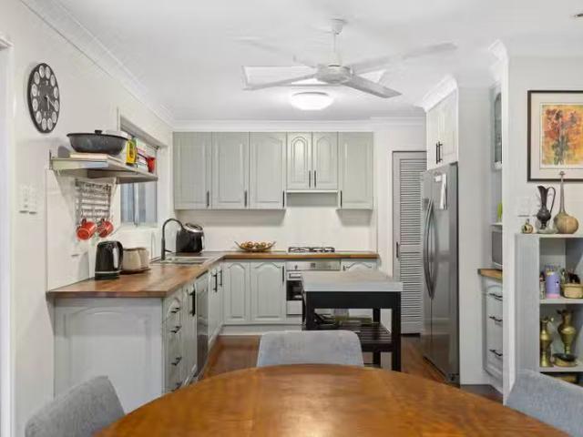Unique 5 Dusk Street, Kenmore QLD 4069