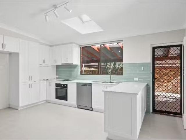 Unique 5 Ella Street, BUNDANOON House for rent Listed by Kati.