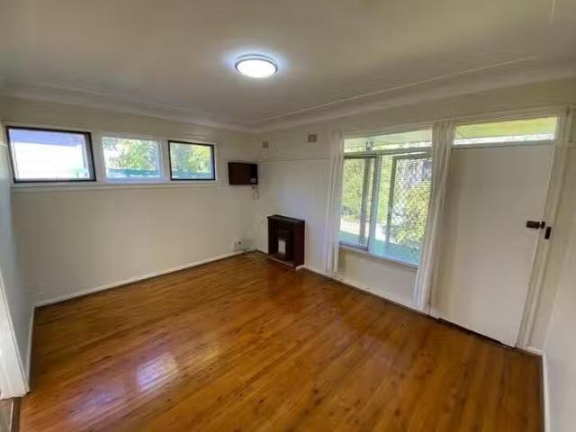 Cozy 5 Haynes Avenue, Seven Hills, NSW 2147