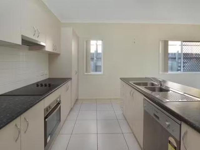 Cozy 5 Inlet Lane, Springfield Lakes, QLD 4300