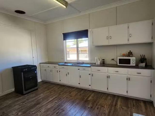 Just in! 5 John Street, Crows Nest, QLD 4355