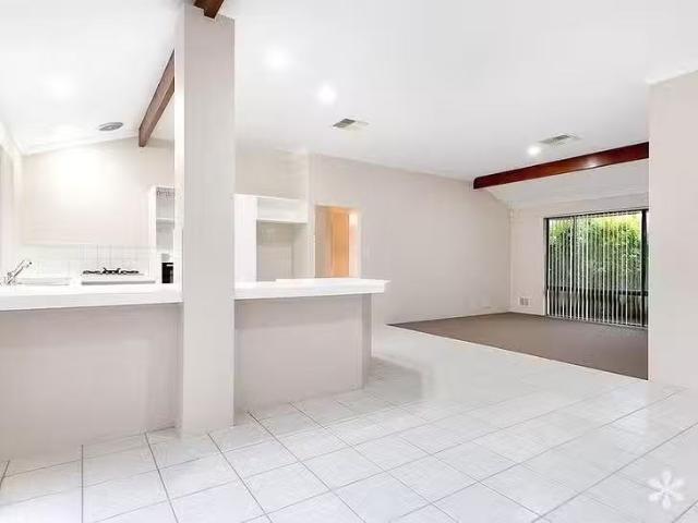 Deal! 5 Jenniphur Court, Atwell, WA 6164