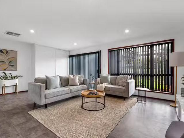 Unique 5 Millikan Court, Andrews Farm, SA 5114