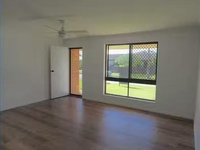 Just in! 5 Saleng Crescent, Warana, QLD 4575