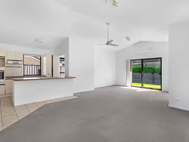 Cozy 5 Priddeys Road, Robina, QLD 4226