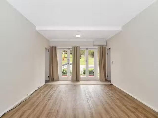 Nice 5 Telegraph Lane, North Ipswich, QLD 4305