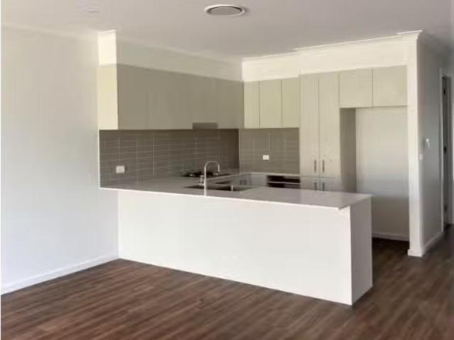 Deal! 5A Stanbury Place, WORRIGEE Townhouse for rent Listed b.