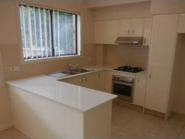 Charming 6/4 6 Conie Avenue, Baulkham Hills Townhouse for rent.
