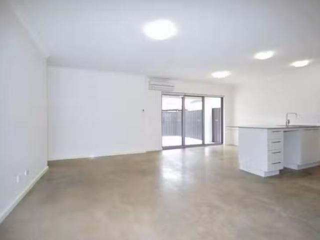 Just in! 6/53 Banyard Avenue, Kelmscott, WA 6111