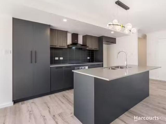 Unique 65 O'Connor Drive, KINGSTON, TAS 7050 House for Rent