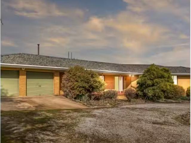 Charming 670 Ophir Road, Clifton Grove NSW 2800 House for rent.