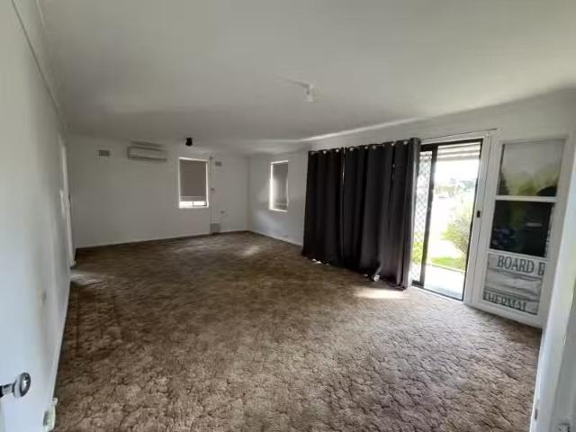 Unique 67 Mcmurdo Avenue, TREGEAR House for rent Listed by De.