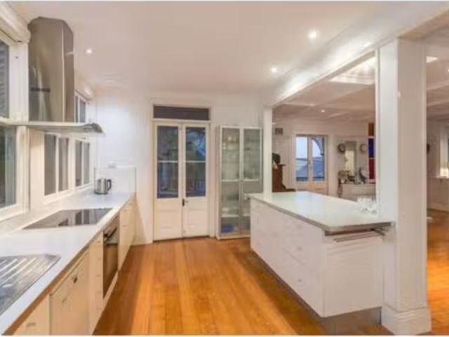 Charming 6/11 Kings Road, Taringa, QLD 4068