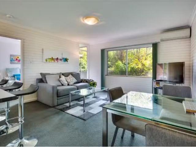 Deal! 6/15 Greenlands Avenue, Sandy Bay Apartment for rent Li.