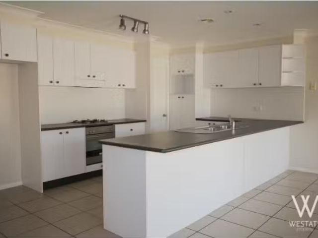 Cozy 61 Marsden Lane, Kelso House for rent Listed by Leasing.