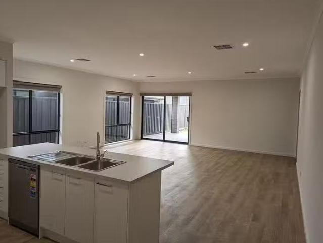 Charming 61 Amblemead Drive, Mount Barker, SA 5251
