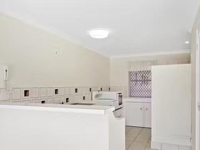 Nice 6/25 27 Hooker Boulevard, Broadbeach Waters, QLD 4218