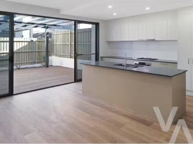 For Rent! 6/2 Kopa Street, Whitebridge Townhouse for rent Lis.