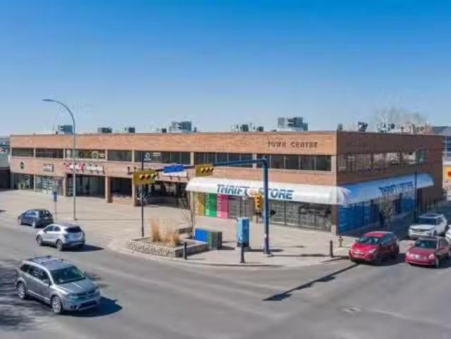 Unique 6 125 Main Street North, Airdrie, AB, T4B 0R3 commerc.