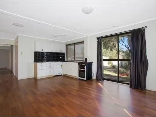 Charming 6 Aruma Crescent, SPRINGDALE HEIGHTS House for rent.