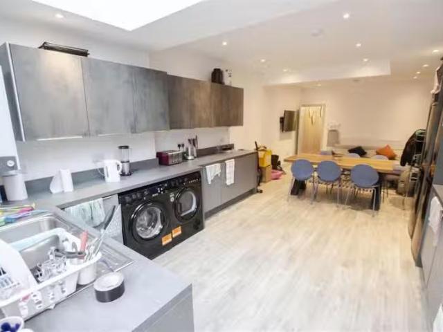 Cozy 6 BA 6 bedroom house for rent in Heeley Road, Birmingham.