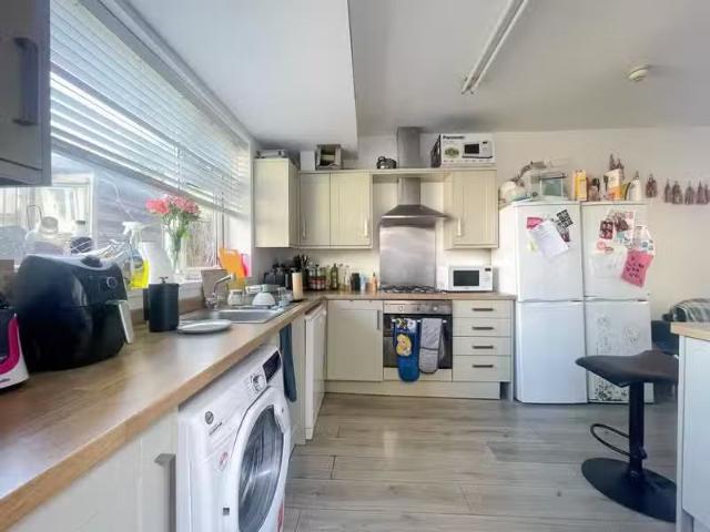 For Rent! 6 bedroom terraced house for rent in College Road, F.
