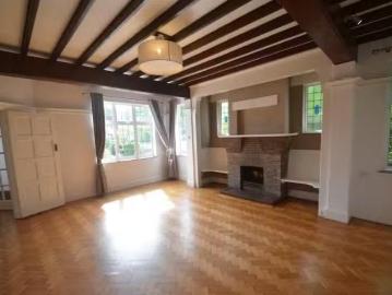 Just in! 6 bedroom detached house for rent in Barnfield Wood R.