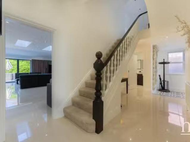 Just in! 6 bedroom semi detached house for rent in Hoscote Par.