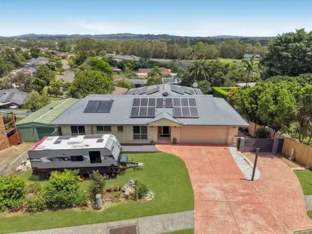 Charming 6 BR 5 7 Andromeda Avenue, TANAH MERAH, QLD 4128.