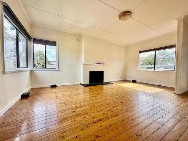 Cheap 6 Brock Street, Young, NSW 2594