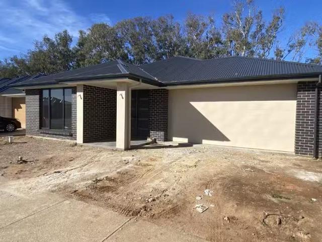 Nice 6 Glenthorne Crescent, Andrews Farm House for rent Liste.