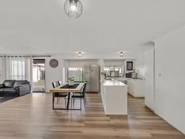 Just in! 6 Kearney Way, Usher, WA 6230