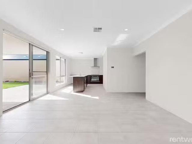 Nice 6 Hermosa Way, Madora Bay, WA 6210