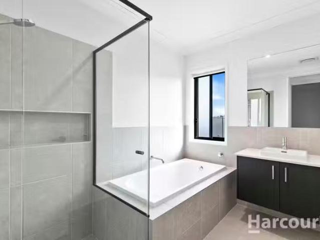 Unique 6 Humpback Cct, BOORAL, QLD 4655 House for Rent