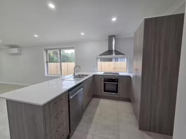 Cozy 6 Louis Court, Caboolture House for rent Listed by Shery.