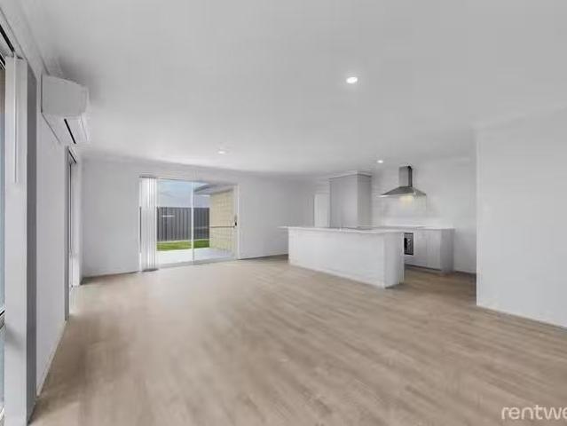 For Rent! 6 Myora Way, Two Rocks, WA 6037