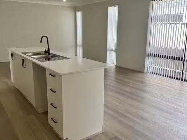 Nice 6 Petronas Parkway, Yanchep, WA 6035