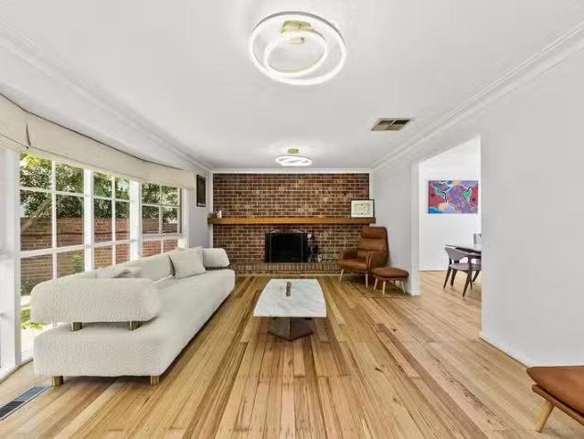 Just in! 6 Picadilly Place, Wheelers Hill, VIC 3150 House fo.