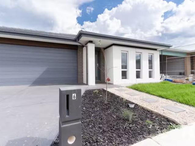 Nice 6 Pursuit Street, Mambourin VIC 3024