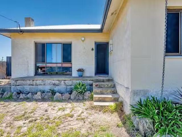 Unique 6 Wavelea Street, Safety Bay, WA 6169
